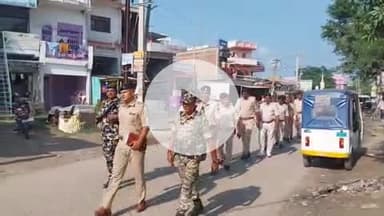 कुचायकोट: कुचायकोट बाजार में नवरात्री पर्व को देखते हुए पुलिस ने किया फ्लैंक मार्च, शांतिपूर्ण पर्व मनाने की अपील