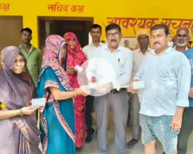 बिल्हौर: चौबेपुर के तरी पाठकपुर में आयुष्मान कार्ड का वितरण, रसोइयों समेत ग्रामीणों को मिला लाभ