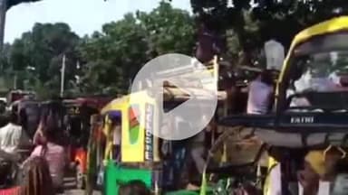 सिराथू: नवरात्र के पहले दिन से सड़कों पर असुविधाएं शुरू, आम लोगों का चलन दो बार कई स्कूली बसें फंसी