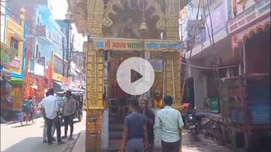 उतरौला: सोमवार को शारदीय नवरात्रि के पहले दिन ज्वाला महारानी मंदिर पर भक्तों की रही भारी भीड़