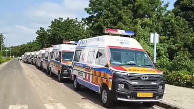 ગાંધીનગર: સચિવાલય ખાતેથી મુખ્યમંત્રી ભુપેન્દ્ર પટેલે 94 નવી 108 ને ફ્લેગ ઓફ કરાવ્યું, ઋષિકેશ પટેલ રહ્યા હાજર