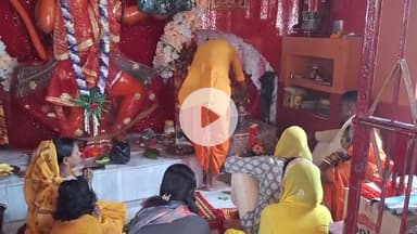 सिमडेगा: सिमडेगा के हनुमान वाटिका प्रांगण में कलश स्थापना के साथ नव दिवसीय शारदीय नवरात्र शुरू