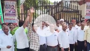 प्रतापगढ़: वाराणसी में अधिवक्ताओं ने फर्जी मुकदमे के विरोध में प्रतापगढ़ जिले के पुलिस प्रशासन के खिलाफ की नारेबाजी