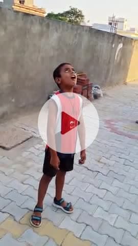 रुको जरा 
Wait for twist 😂🤣

This video shows that anyone can be made fun of at any time.
#comedyreels #Viral #Funny