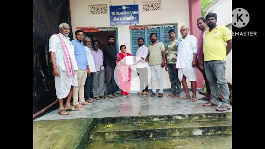 ఆలేరు: కుక్కల బెడద నివారించాలని గ్రామపంచాయతీ కార్యదర్శి గ్రామస్తులు వినతి