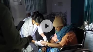 लोहरदगा: लोहरदगा सदर अस्पताल में बिजली गुल होने पर आधे घंटे तक मोबाइल की रोशनी में चला इलाज #jansamasya