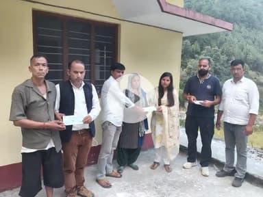 घाट: प्रशासन ने 15 आपदा प्रभावित भवन स्वामियों को कुंतरी लगा फाली, सरपाणी में 5-5 लाख की राहत राशि के चेक वितरित किए