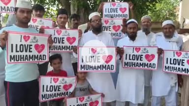 शामली: कैराना तहसील में 'आई लव मुहम्मद' के बैनरों के साथ लोगों ने किया प्रदर्शन, सौंपा ज्ञापन