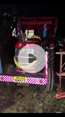 डोमचांच: डोमचांच थाना क्षेत्र के महेशपुर चौक के पास पुलिस ने अवैध बालू से भरे दो ट्रैक्टर जब्त किए