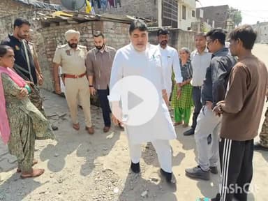 ਲੁਧਿਆਣਾ ਪੂਰਬੀ: ਲੁਧਿਆਣਾ ਸੈਂਟਰਲ ਦੇ ਵਾਰਡ ਨੰਬਰ 30 ਚ ਇਲਾਕਾ ਨਿਵਾਸੀਆਂ ਤੇ ਵਾਰਡ ਕੌਂਸਲਰ ਦੇ ਨਾਲ ਸਥਾਨਕ ਸਮੱਸਿਆਵਾਂ ਨੂੰ ਲੈਕੇ ਵਿਧਾਇਕ  ਨੇ ਮੁਆਇਨਾ ਕੀਤਾ