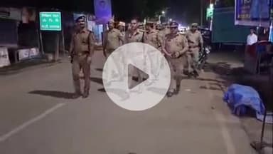 प्रतापगढ़: एसपी प्रतापगढ़ दीपक भूकर ने कधई और पट्टी थाने का किया औचक निरीक्षण, कस्बे में किया पैदल गश्त