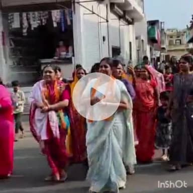 बांसवाड़ा: बांसवाड़ा शहर में भाजपा मोर्चा ने पीले चावल देकर घर-घर मोदी की सभा का निमंत्रण दिया