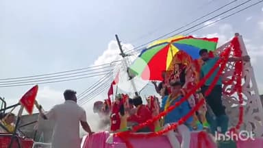 खेरागढ़: खेरागढ़ में बैडबाजों की धुन के साथ देवी माँ की मूर्तियाँ स्थापित की गईं