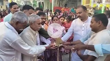 रफीगंज: चरकावा निचली डीह में नवरात्रि महोत्सव की भव्य महा आरती, पूर्व विधायक अशोक कुमार सिंह ने की शिरकत