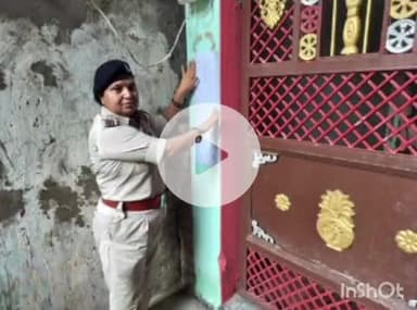 मांझा: मांझा थाना पुलिस ने कोर्ट के आदेश के बाद चार आरोपियों के घर पर इश्तिहार चिपकाए, थानाध्यक्ष ने दी जानकारी