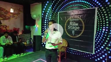 मथुरा: शहर मथुरा में छुपी प्रतिभाओं को मंच देने के लिए स्थानीय गैलेक्सी कैफे में हुआ ओपन माइक टैलेंट प्रोग्राम प्रतियोगिता