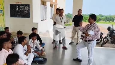झाबुआ: एनएसयूआई छात्र संगठन ने नायब तहसीलदार को सौंपा ज्ञापन, पेट्रोल परीक्षा की अधिक फीस का किया विरोध