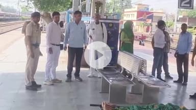 धौलपुर: रेलवे स्टेशन पर ट्रेन से गिरी महिला की मौत, पुलिस ने शव को मोर्चरी में रखवाया