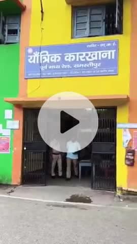 समस्तीपुर: रेल कारखाना के पास रेल विस्तार विकास मंच ने 7 सूत्री मांगों के साथ शुरू किया अनिश्चितकालीन अनशन