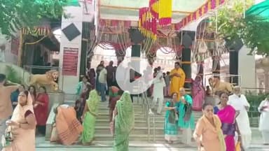 मथुरा: शारदीय नवरात्रि के पहले दिन मां शैलपुत्री के रूप में मंदिर एवं घर-घर हुआ पूजन