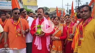 लोहरदगा: लोहरदगा में भव्य कलश शोभायात्रा, मां दुर्गा के नौ रूपों की झांकियां बनीं आकर्षण का केंद्र