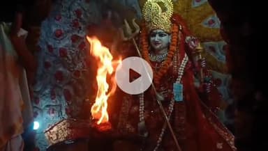 कानपुर: बिरहाना रोड के मां वैभव लक्ष्मी मंदिर में नवरात्रि के पहले दिन 251 किलो की अखंड ज्योति प्रज्ज्वलित