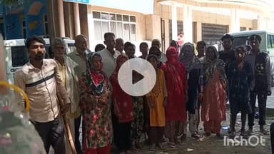 बागपत: शमशान भूमि बताकर मकान ढहाने के प्रयास पर ग्रामीणों ने डीएम कार्यालय पर किया विरोध