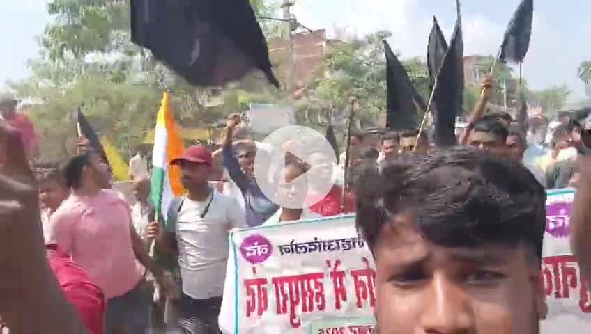 Road nhi to vote nhi ke bare se kal Haspura bazar ko band karwaya gaya #h