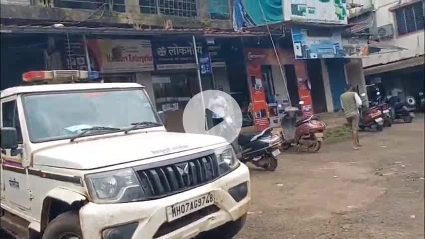 दोडामार्ग: मार्गात भेटशी रस्त्यावर दोन वडापाव चे गाडे चोरट्यांनी फोडले ल, 28 हजाराची रोकड लंपास