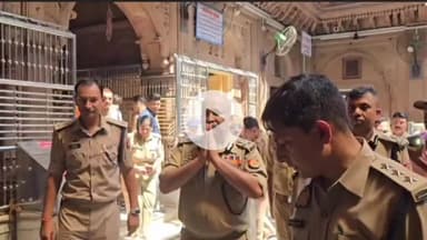 मथुरा: DGP और CM के प्रमुख सचिव पहुंचे बांके बिहारी मंदिर, राष्ट्रपति के दर्शनों को लेकर परखी व्यवस्थाएं