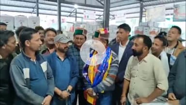 टापरी: टापरी सब्जी मंडी के उपप्रधान सीता राम नेगी ने मुख्यमंत्री राहत कोष में दिए ₹1 लाख, केबिनेट मंत्री JS नेगी ने जताया आभार