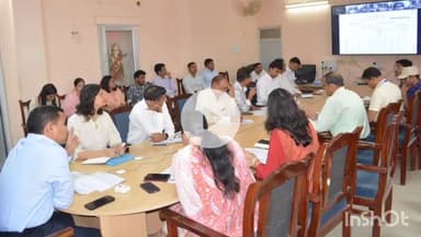 चूरू: चूरू में जिला कलक्टर ने समीक्षा बैठक की, अधिकारियों को ग्रामीण व शहरी सेवा शिविरों के लिए दिए निर्देश