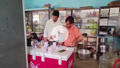 सिमडेगा: त्योहारी सीजन में सिमडेगा प्रशासन सख्त, खाद्य सुरक्षा के लिए सघन छापेमारी, कई प्रतिष्ठानों से नमूने लिए