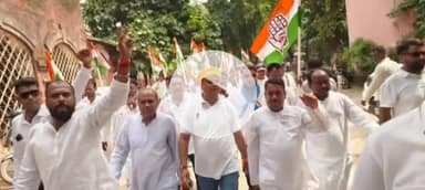 मेदिनीनगर (डालटनगंज): पलामू में कांग्रेस ने समस्याओं पर उपायुक्त कार्यालय तक की पदयात्रा की, डीसी को सौंपा ज्ञापन