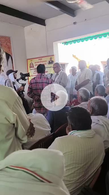 तोशाम क्षेत्र के गांव सागवान में बाढ़ की स्थिति से निपटने हेतु गांव में सभा हुई , सभा को किसान व माकपा नेता का० ओम प्रका