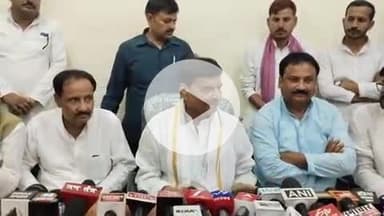 झांसी: सर्किट हाउस पहुंचे समाजवादी पार्टी के नेता शिवपाल यादव ने जीएसटी को लेकर भाजपा पर किया हमला