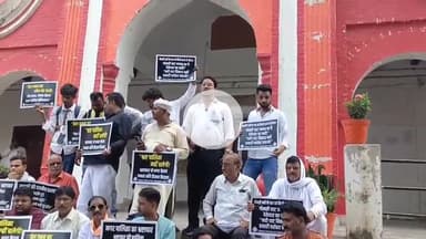 जौनपुर: नगर पालिका जौनपुर परिसर में कांग्रेस ने जमकर नारेबाजी की