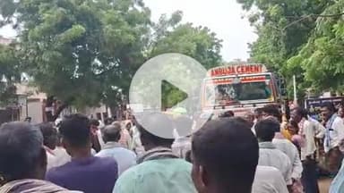 నూతనకల్: నూతనకల్ లో  యూరియా కోసం రైతుల ఆగ్రహం