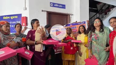 कोडरमा: अग्रवाल समाज ने नवरात्र में जन्म लेने वाली 45 बेटियों को बेबी किट देकर किया अभिनंदन