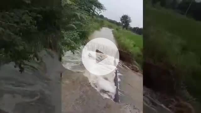 బీబీ నగర్: జైనపల్లి-నాగినేనీపల్లికి వెళ్లే రోడ్డుకు గండి, వాహనాల రాకపోకలు బంద్, ప్రత్యమ్నాయ మార్గాలను సూచిస్తున్న అధికారులు