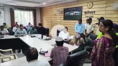 बिचौली हप्सी: कलेक्टर ने सुनी लोगों की समस्या, जनसुनवाई में अधिकारियों के सामने बताई अपनी समस्या