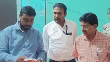 नामकुम: मधुकम में खाद्य सुरक्षा जांच दल और पुलिस ने खाद्य कारोबारी के यहां की छापेमारी