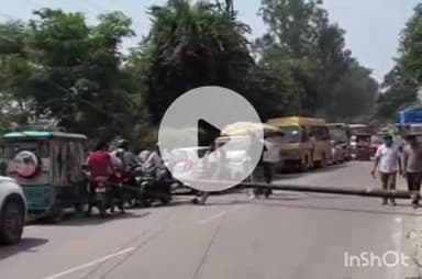 हरिद्वार: शिवालिकनगर बहादराबाद मार्ग पर गिरा बिजली का खंभा, बड़ा हादसा टल गया