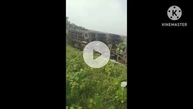 अनियंत्रित ट्रक पलटा
विकासखंड धनौरा के निकटतम ग्राम पिपरिया भसुडा लगभग 2 किलोमीटर  दूरी पर धनोरा पलारी  मार्ग  ।