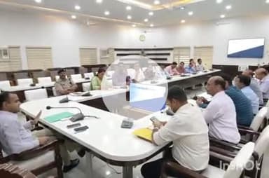 हरिद्वार: सड़क सुरक्षा को लेकर DM ने जिला कलेक्ट्रेट में की बैठक, बिना हेलमेट चालान और लाइसेंस सस्पेंड करने के दिए निर्देश