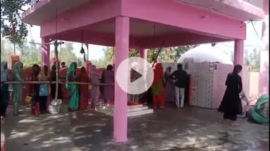 धनौरा: गजरौला के विभिन्न मंदिरों में दूसरे नवरात्रे पर पूजा-अर्चना के लिए उमड़ी भक्तों की भीड़