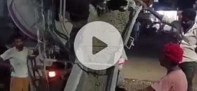 चौपारण: शुभचिंतक के वीडियो में दिखा NHAI द्वारा नाली निर्माण में घटिया सामग्री का इस्तेमाल, स्थानीय लोग नाराज़