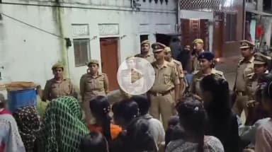 झांसी: सहायक पुलिस अधीक्षक और क्षेत्राधिकारी सदर ने मिशन शक्ति फेज 5.0 के तहत बबीना में महिलाओं और बालिकाओं को किया जागरूक