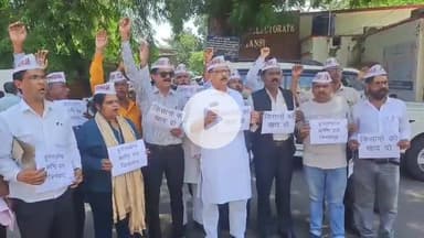 झांसी: बुंदेलखंड क्रांति दल ने खाद संकट को लेकर कलेक्ट्रेट परिसर में किया प्रदर्शन, जिलाधिकारी को दिया ज्ञापन