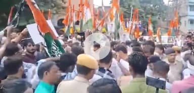 पटना ग्रामीण: बारिश के बीच सीएम आवास का घेराव करने निकले युवा कांग्रेस, यूथ कांग्रेस के राष्ट्रीय अध्यक्ष को पुलिस ले गई थाने